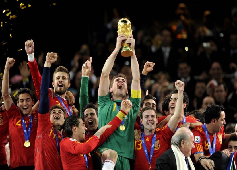 Íker Casillas, el campeón del mundo que se enamoró de Cartagena 1 Íker Casillas, el campeón del mundo que se enamoró de Cartagena Aprovechando su visita a Cartagena de Indias, donde participó en una actividad deportiva con niños y jóvenes y dio charlas sobre sus vivencias en la élite del fútbol, el español Íker Casillas dio una vuelta por sus calles y quedó maravillado. Muestra de eso son las fotos que compartió el exarquero español en sus redes sociales.