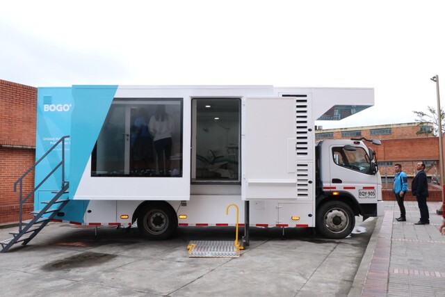 En Bogotá empezaron a rodar unidades móviles de atención en salud mental 5 En Bogotá empezaron a rodar unidades móviles de atención en salud mental Se trata de las unidades móviles de atención primaria en salud (MAPS), con énfasis en Salud Mental, puestas en marcha por la Secretaría Distrital de Salud, en el marco del modelo territorial de salud “Salud a Mi Barrio, Salud a Mi Vereda”.