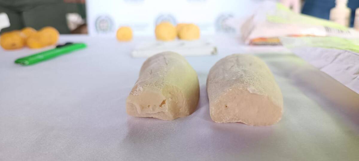 Cae cargamento de cocaína dentro de yuca y papa criolla Este martes la Policía antinarcóticos logró desmantelar un novedoso cargamento de cocaína en Cartagena (Bolívar). Los estupefacientes estarían camuflados dentro de yuca y papa criolla.