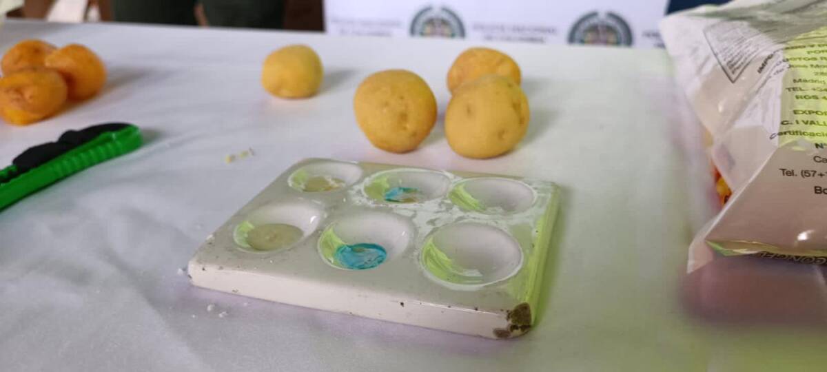 Cae cargamento de cocaína dentro de yuca y papa criolla Este martes la Policía antinarcóticos logró desmantelar un novedoso cargamento de cocaína en Cartagena (Bolívar). Los estupefacientes estarían camuflados dentro de yuca y papa criolla.