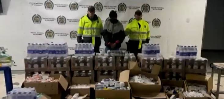 En Kennedy allanaron una bodega con alimentos adulterados 1 En Kennedy allanaron una bodega con alimentos adulterados En las últimas horas, las autoridades en la localidad de Kennedy allanaron una bodega con medicamentos y alimentos adulterados en el barrio Britalia. Allí se encontró medicamentos, vitaminas, gotas, compotas, agua, cerveza, gaseosa y leche adulterada.