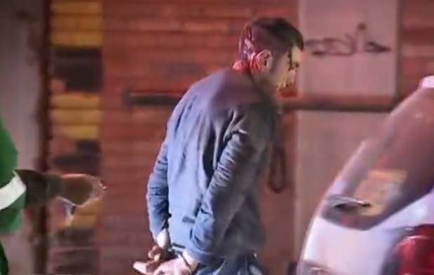 Ocho pillos intentaron saquear una bodega de lácteos en Puente Aranda 1 Ocho pillos intentaron saquear una bodega de lácteos en Puente Aranda En la localidad de Puente Aranda, una banda de ladrones intentaron saquear una bodega de lácteos en las horas de la madrugada de este jueves ubicada en el barrio Gorgonzola, pero gracias a la oportuna reacción de la ciudadanía, la policía pudo frustrar el hurto.