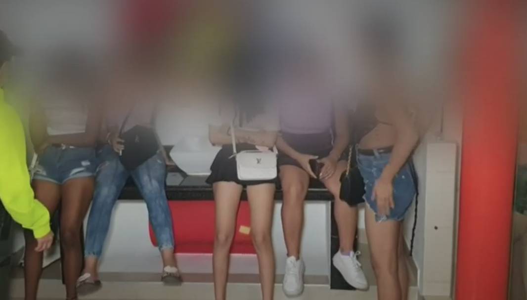 Capturan a ‘Yiya’, la temible proxeneta que esclavizaba niñas La Policía capturó a alias ‘Yiya’, quien lideraba una banda que se dedicaba a esclavizar a niñas para venderlas sexualmente.