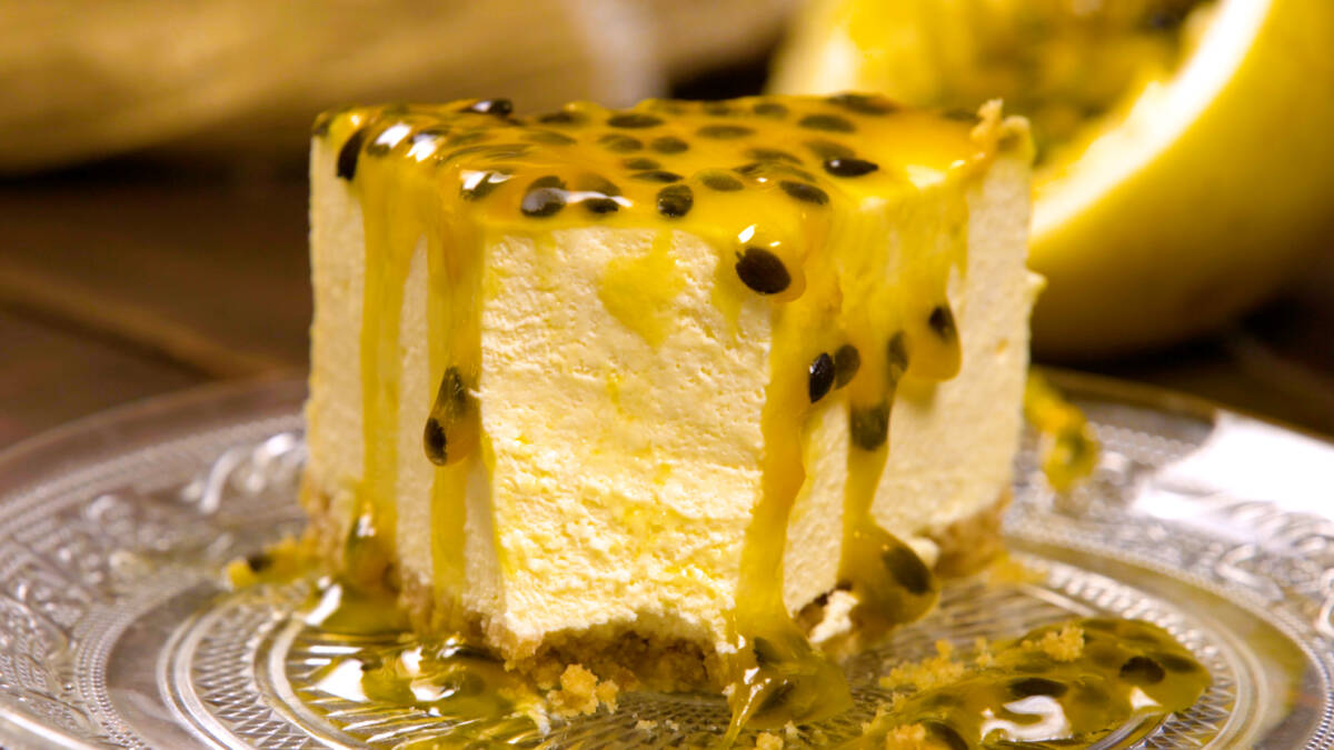 Deleite a su familia con un cheesecake de maracuyá ¿No tienes idea de cómo preparar el maracuyá? No te preocupes, sigue paso a paso la sencilla receta del cheesecake de maracuyá y obtén los mejores resultados para sorprender a toda tu familia.