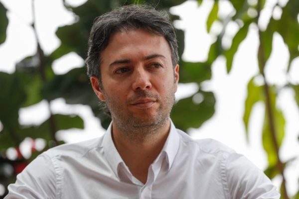 Levantarán suspensión contra Daniel Quintero La procuradora general, Margarita Cabello, luego de ejercer su derecho al voto en estas elecciones en segunda vuelta, anunció que se le levantaría la suspensión al alcalde de Medellín, Daniel Quintero, por su presunta participación política.