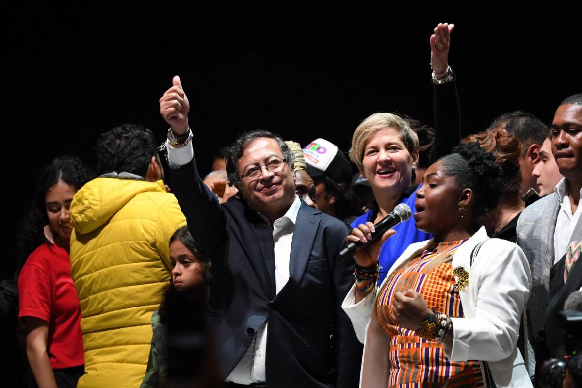 "A partir de hoy Colombia será otra": Gustavo Petro Gustavo Petro fue el ganador de las elecciones de 2022, el nuevo presidente de Colombia por los próximos cuatro años, en sus primeras palabras como próximo mandatario del país, agradeció a los diferentes sectores y familiares.