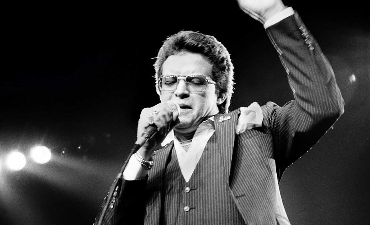 Hace 29 años se apagó la voz de 'El Cantante'; así se recuerda a Héctor Lavoe El gran legado musical con el que se ganó el cariño, respeto y admiración del público, es con el que hoy se recuerda a Héctor. Algunas de las canciones con las que se mantiene intacto el inolvidable Lavoe es 'Triste y vacía', 'Periódico de ayer', 'El día de mi suerte' y 'Todo tiene su final', entre otros.