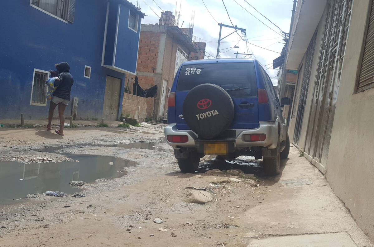 Homicidio nocturno en Bosa San José La noche del domingo se respiraba tranquilidad en gran parte de Bosa y, en general, en toda la ciudad, esto por cuenta de la Ley Seca que regía durante la jornada electoral. Incluso, algunas personas se reunieron en espontáneas concentraciones ciudadanas tras conocer los resultados de la contienda electoral… otros, en cambio, celebraban en familia el Día del Padre. No obstante, para un hogar del barrio San José la noche se convirtió en una verdadera pesadilla. En medio de una riña, un señor de 61 años perdió la vida.