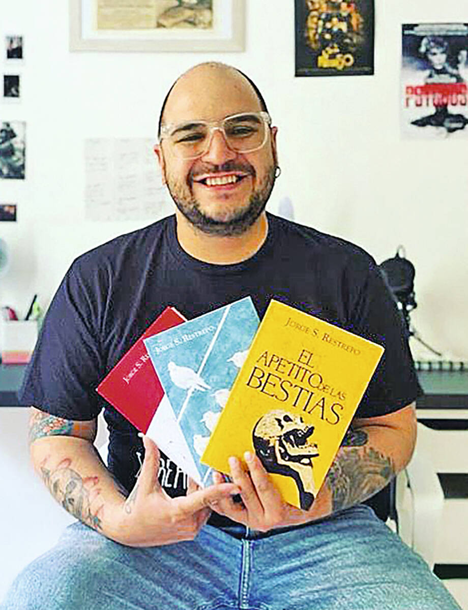 Jorge, el colombiano que triunfa con sus libros en París Siendo las 6:00 de la tarde en París y las 11:00 de la mañana en Colombia, Jorge Salgar Restrepo, nos contó con emoción que a sus 13 años escribió su primer cuento.&nbsp;