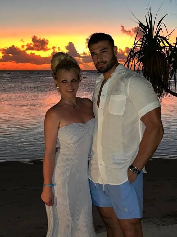 EN VIDEO: Ex de Britney Spears quiso arruinarle la boda El ex esposo de Britney Spears, Jason Alexander, llegó a la boda de la cantante queriéndole dañar el matrimonio.