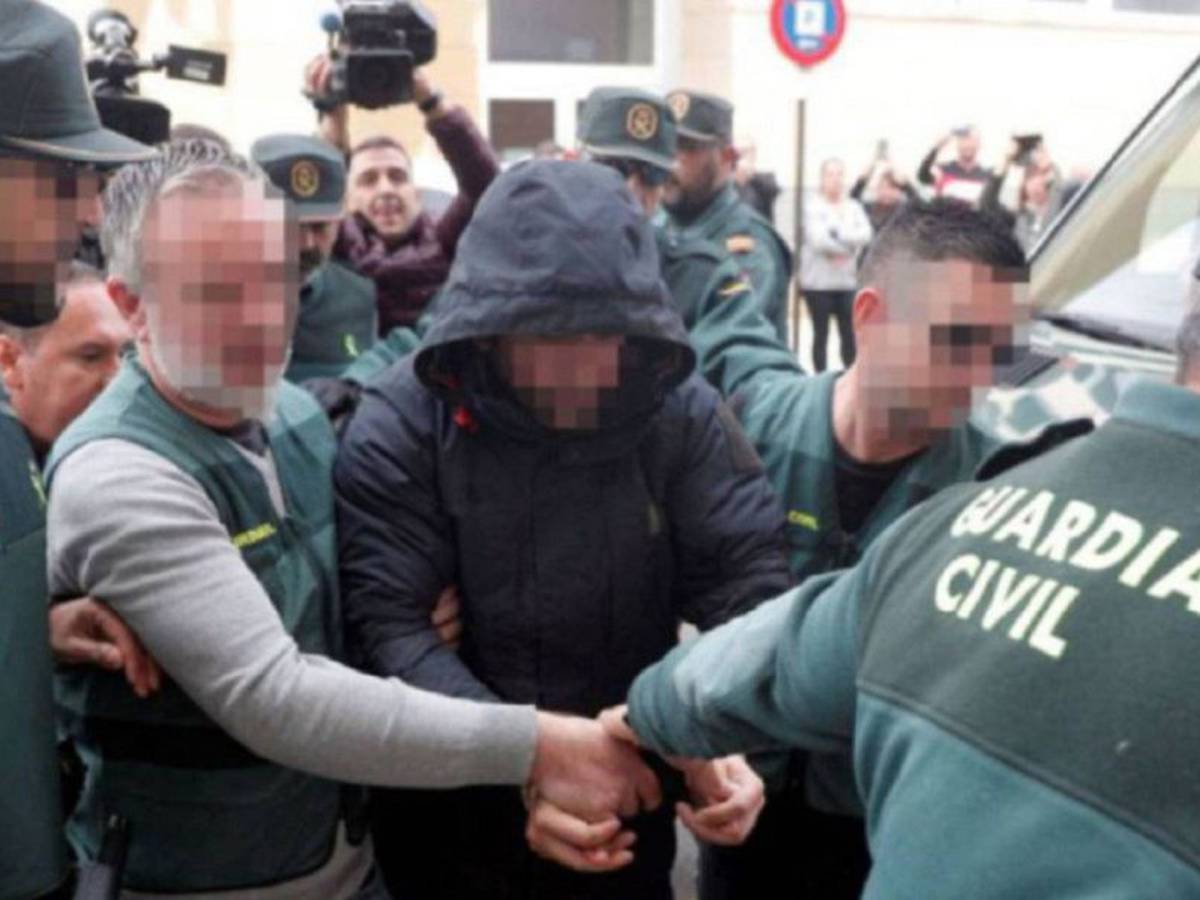 Arrancó el juicio contra el colombiano que habría matado a 3 mujeres Arrancó el juicio contra el colombiano Jorge Ignacio Palma, acusado de matar a tres mujeres en España y, además, de intentar asesinar a otras nueve en España. El procesado, que se encuentra en prisión provisional desde 2021 en ese país, será juzgado por un jurado popular formado por siete mujeres y dos hombres, más dos mujeres de reserva.