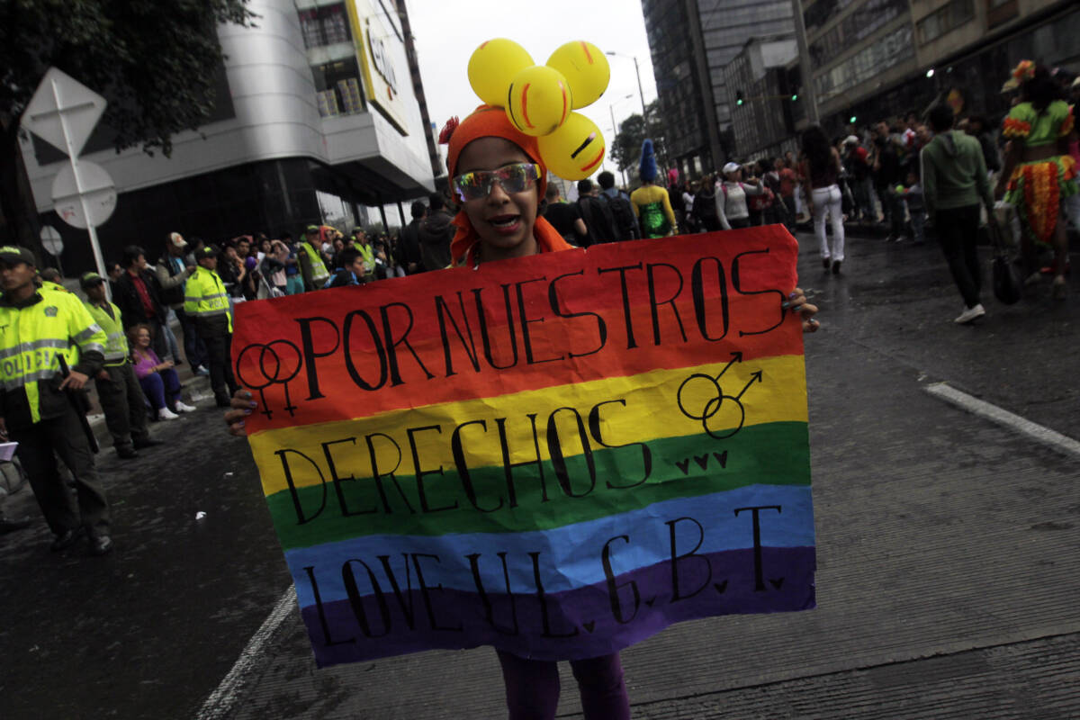 En Bogotá inició la conmemoración del orgullo LGBTI con un festival 1 En Bogotá inició la conmemoración del orgullo LGBTI con un festival Junio es el mes del orgullo LGBTI, una conmemoración para visibilizar con orgullo las identidades, orientaciones sexuales y de género tradicionalmente marginadas, y Bogotá busca reafirmarse como la capital de la diversidad.