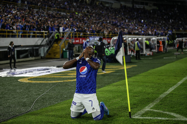 Dimayor le permite el ingreso de hinchas de Millonarios a El Campín 1 Dimayor le permite el ingreso de hinchas de Millonarios a El Campín A través de un comunicado, la Dimayor y Millonarios confirmaron este sábado que la tribuna occidental del estadio El Campín, que fue sancionada en principio por los actos violentos que se presentaron el pasado miércoles, en el partido del Azul ante el Junior, estará habilitada para el clásico de esta noche (7:30 p.m.) frente a Atlético Nacional, en los cuadrangulares.