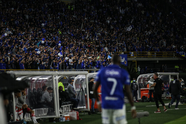 La Dimayor confirma la sanción contra tribuna de Millonarios Recordemos que, ante la decisión de la Comisión Disciplinaria de la Dimayor, Millonarios emitió un comunicado en el que anunciaba que iba a interponer un recurso de reposición en el que solicitaba revertir la decisión y así habilitar de las tribunas Occidental Baja Sur, Occidental Baja Norte y Occidental Baja Central, argumentando que la boletería de las tribunas sancionadas ya están vendidas para el duelo de esta noche, lo que impedir el ingreso de los hinchas a estas afectaría sus derechos.