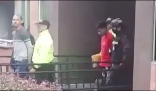 Fuerte operativo para trasladar a los señalados asesinos del fiscal Pecci 6 Fuerte operativo para trasladar a los señalados asesinos del fiscal Pecci En una tanqueta del Esmad (Escuadrón Móvil Antidisturbios) y custodiados por un fuerte esquema policial, viajaron en horas de la tarde hacia la ciudad de Cartagena las 5 personas capturadas en Medellín, señaladas de haber asesinado al fiscal paraguayo Marcelo Pecci.