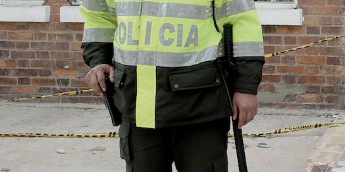 Una mujer y un policía resultaron heridos en medio de caravana presidencial en Bogotá 1 Una mujer y un policía resultaron heridos en medio de caravana presidencial en Bogotá En horas de la tarde del pasado viernes, 12 de agosto, una mujer resultó herida en medio de un accidente que implicó a un policía motorizado de la caravana presidencial en Bogotá.