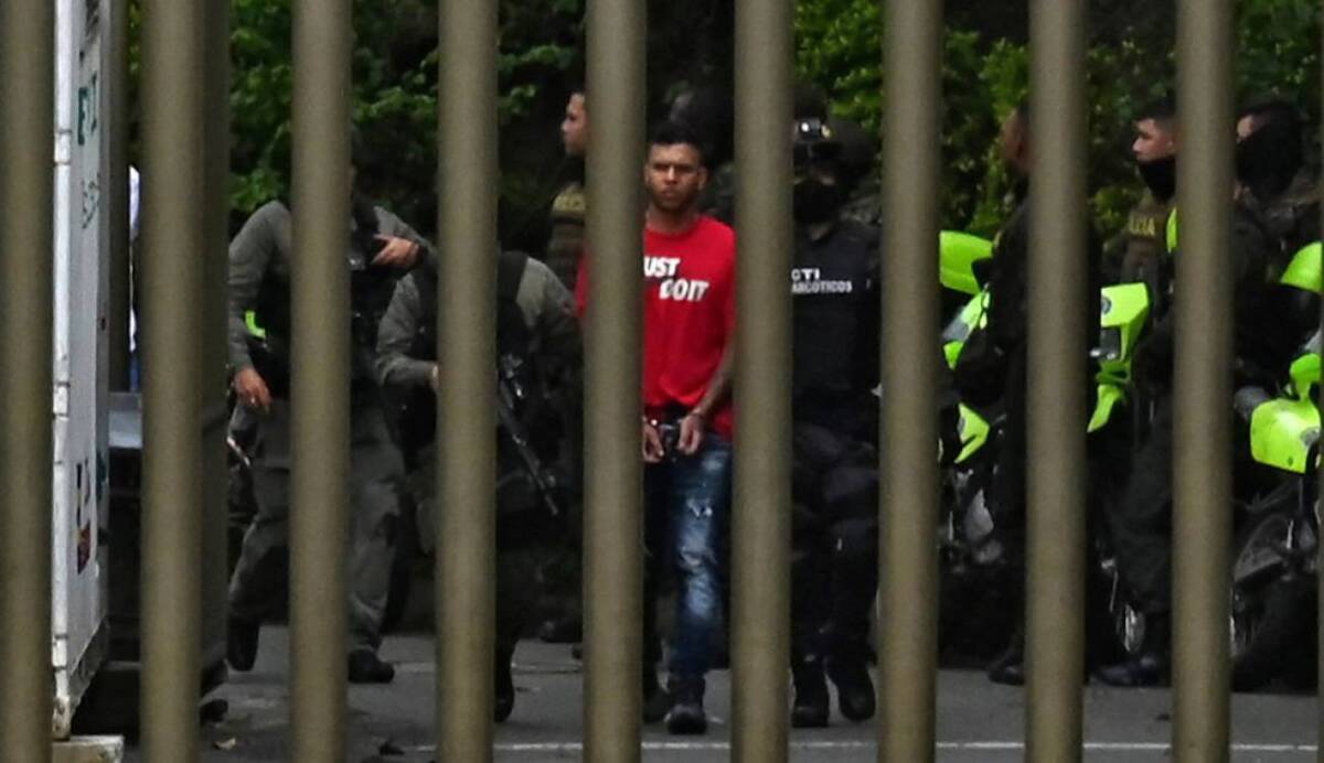 Legalizan la captura de implicados en el asesinato del fiscal Pecci 10 Legalizan la captura de implicados en el asesinato del fiscal Pecci El Juzgado 12 Penal de Control de Garantías de Cartagena legalizó la captura de cinco personas, que presuntamente estarían vinculadas con el asesinato del fiscal paraguayo Marcelo Pecci, quien fue asesinado a tiros en Cartagena el pasado 10 de mayo durante su luna de miel.