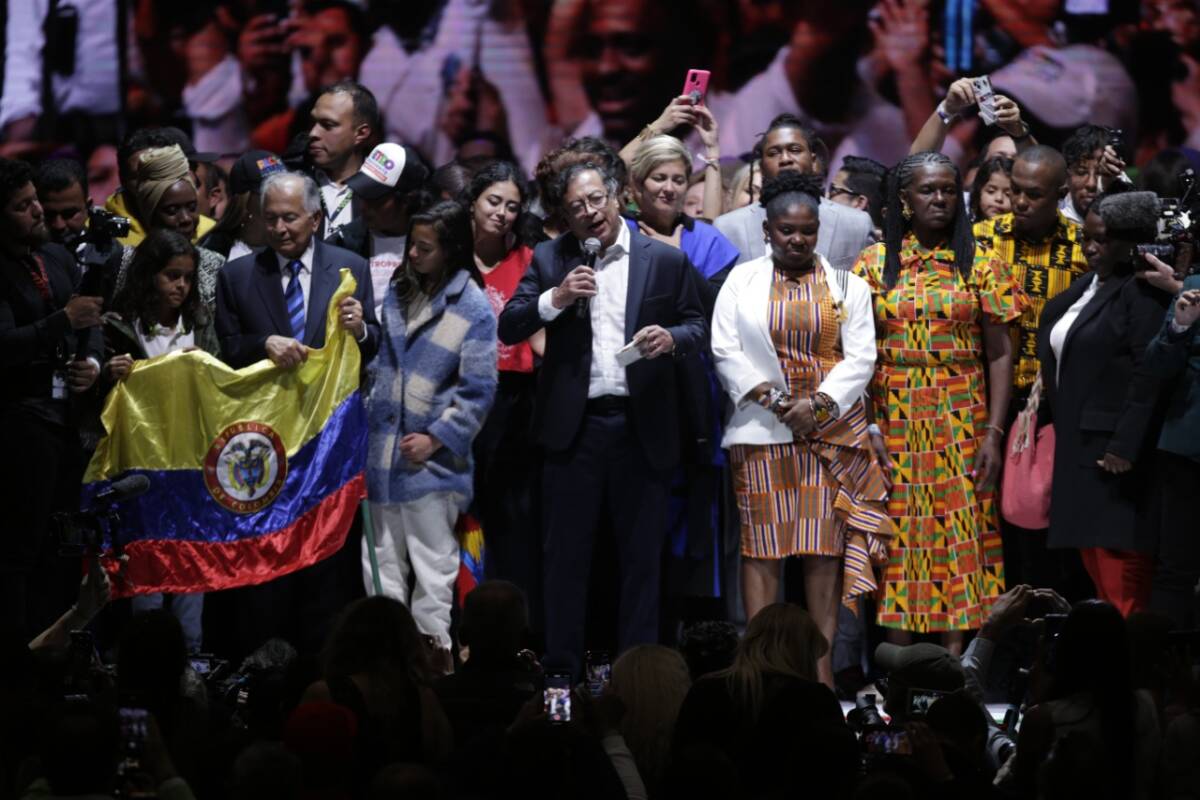 "A partir de hoy Colombia será otra": Gustavo Petro Gustavo Petro fue el ganador de las elecciones de 2022, el nuevo presidente de Colombia por los próximos cuatro años, en sus primeras palabras como próximo mandatario del país, agradeció a los diferentes sectores y familiares.