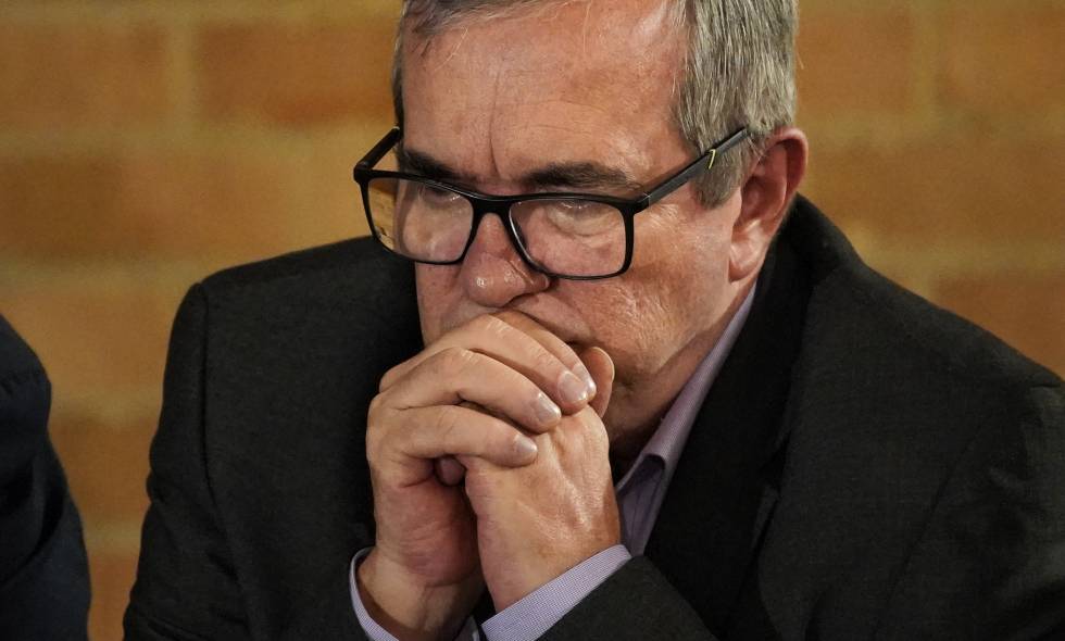Rodrigo Londoño reconoció responsabilidad de las Farc en los secuestros "Quisiera que me tragara la tierra", dijo Londoño, alias Timochenko, al hablar de los abominables secuestros como el de los 12 diputados del Valle.