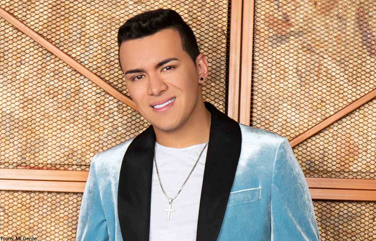 En pleno concierto Yeison Jiménez se quemó 3 En pleno concierto Yeison Jiménez se quemó El cantante de música popular, Yeison Jiménez, quiso recibir unos tragos que le ofreció su público, pero este momento terminó como nunca se imaginó, pues terminó quemándose parte de su cuerpo. El accidente ocurrió durante el show que se realizó este fin de semana en Tuluá.