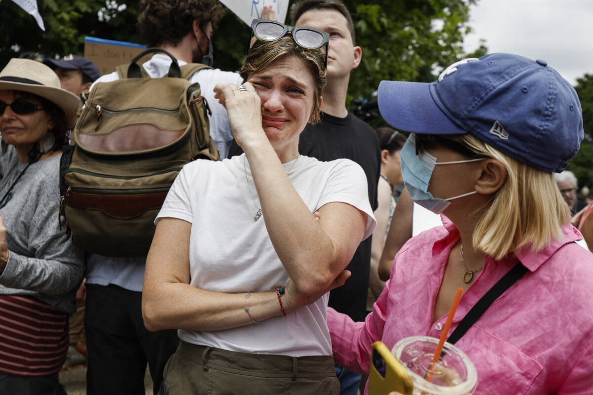 Tribunal supremo de EEUU revoca el derecho al aborto 1 Tribunal supremo de EEUU revoca el derecho al aborto El Tribunal Supremo de Estados Unidos ha eliminado el derecho constitucional al aborto en el país tras anular, tal y como se filtró a principios de mes, el fallo Roe contra Wade que reconoció por primera vez el derecho de las mujeres al aborto sin restricciones durante el primer trimestre del embarazo, un precedente legal que se lleva usando en el país desde 1973.