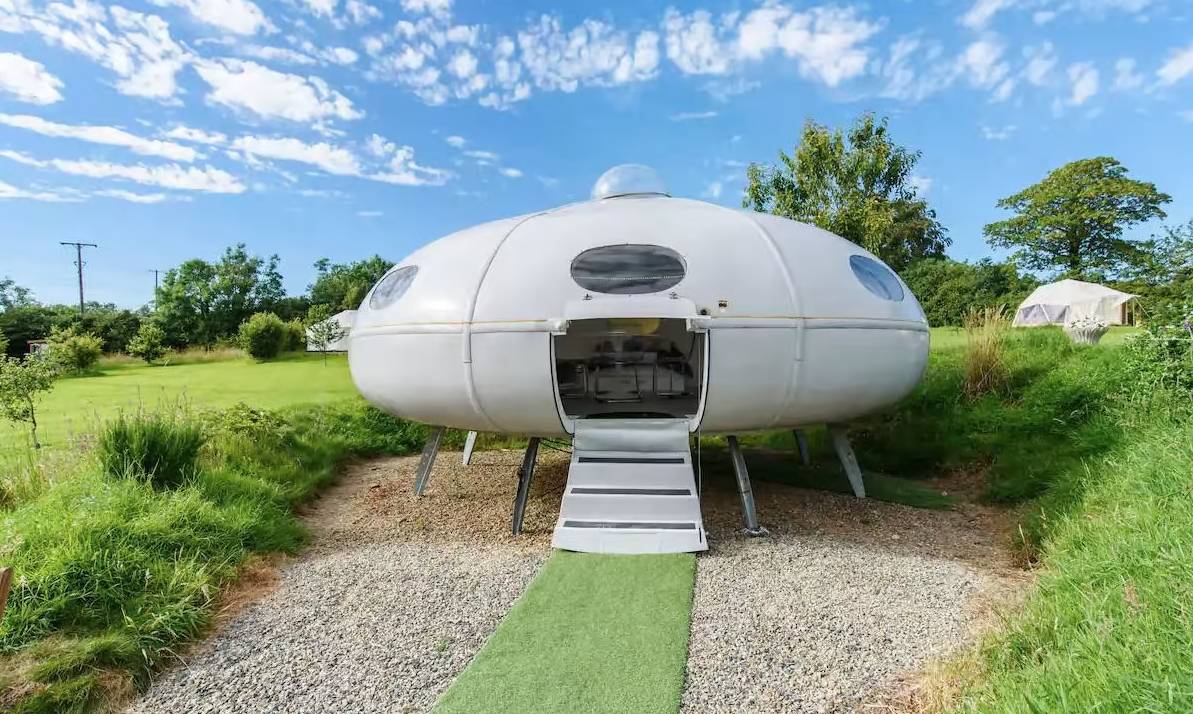 Invertirán en alojamientos excéntricos La famosa plataforma Airbnb anunció esta semana que creó un fondo de 10 millones de dólares (41.311 millones de pesos) para construir los 100 alojamientos más excéntricos del planeta. “Los huéspedes de Airbnb están deseando más espacios inesperados que se conviertan en los propios destinos”, afirmó.