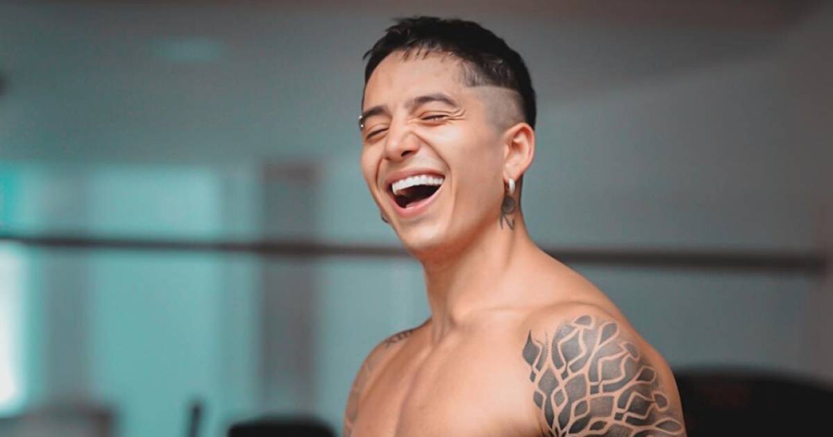 Decepcionadas: así dejó Andy Rivera a sus fans 3 Decepcionadas: así dejó Andy Rivera a sus fans El cantante Andy Rivera es tendencia en las redes sociales luego de que se viralizara un video en el que aparece haciendo ejercicio en un diminuto bóxer que dejó al descubierto sus atributos.
