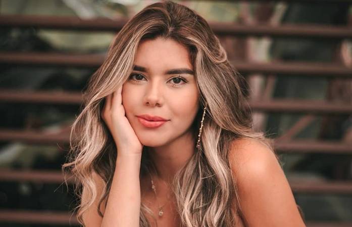 EN VIDEO: Modelo se prendió en llamas mientras se tomaba un shot En un video quedó registrado el momento en que la modelo resultó envuelta en llamas mientras se disponía a tomarse un shot con fuego. Todo ocurrió en medio del espectáculo en la barra del lugar, cuyo espacio también terminó prendiéndose y creando una gran conflagración.