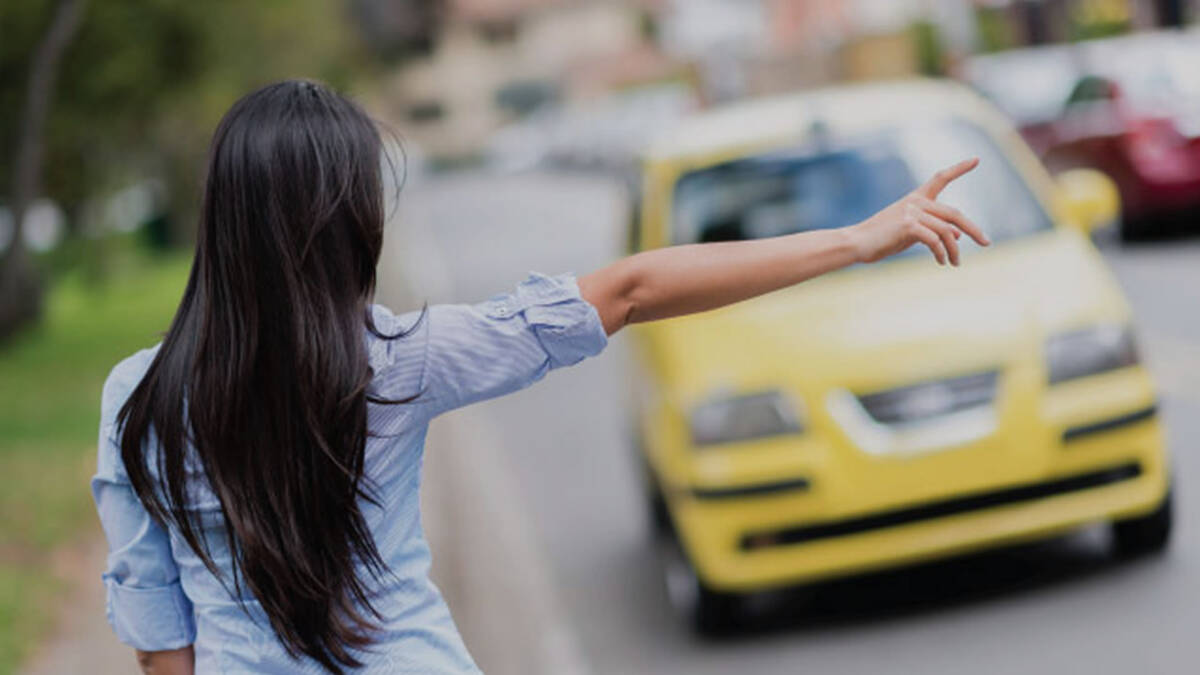 Golpean a mujeres en atraco dentro de un taxi Tres mujeres decidieron pedir un taxi por la aplicación Cabify desde San Andresito de San José hacia el sector de Las Américas (en Kennedy), con lo que no contaban era con que unos delincuentes ya tenían todo listo para atracarlas.