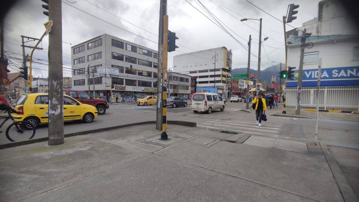 Balean a hombre en el barrio La Esperanza Varios disparos ensordecedores interrumpieron la calma que se vivía en el barrio La Esperanza, en la localidad de Barrios Unidos. Era la madrugada del día de ayer, por lo que pocos vecinos se hallaban despiertos sobre la 1:40 a.m.
