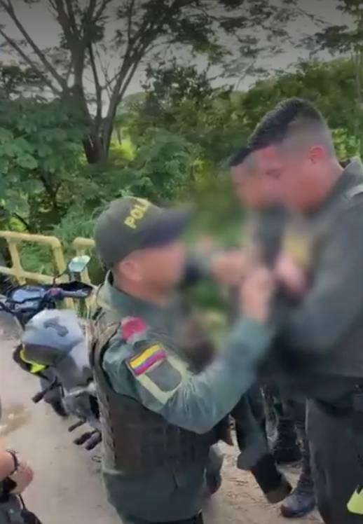 Infame: mujer lanza a su propia bebé desde un puente 1 Infame: mujer lanza a su propia bebé desde un puente Una bebé de nueve días de nacida habría sido lanzada desde un puente en Cúcuta (Norte de Santander) por su propia madre. La niña sufrió algunas lesiones pero, milagrosamente, logró sobrevivir al terrible hecho.