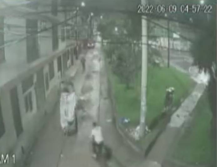 Pillos que se movilizan en bicitaxi hacen de las suyas en Kennedy 2 Pillos que se movilizan en bicitaxi hacen de las suyas en Kennedy Estos pillos se han dedicado a despojar a varias personas que transitan por esta zona de Bogotá, amenazándolas con cuchillos y armas de fuego.