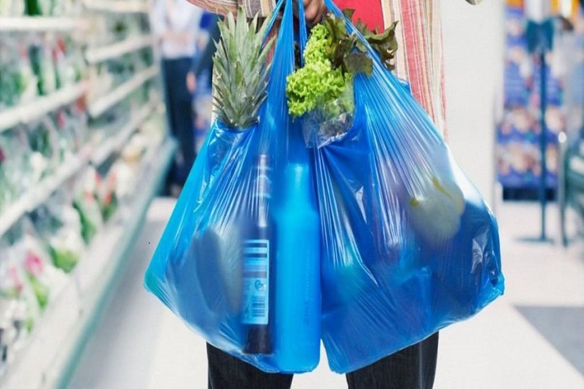 Adiós a los plásticos que se usan una vez 1 Adiós a los plásticos que se usan una vez El Congreso tomó, en las últimas horas, una decisión muy importante para el medio ambiente luego de que se aprobara en el cuarto y último debate un proyecto de ley para eliminar los plásticos de un solo uso en el país, una iniciativa que se había radicado en 20 ocasiones en los últimos 10 años. Los textos aprobados en Senado y Cámara pasarán a conciliación en un solo texto, el cual debe firmar el presidente para que la norma entre en funcionamiento.