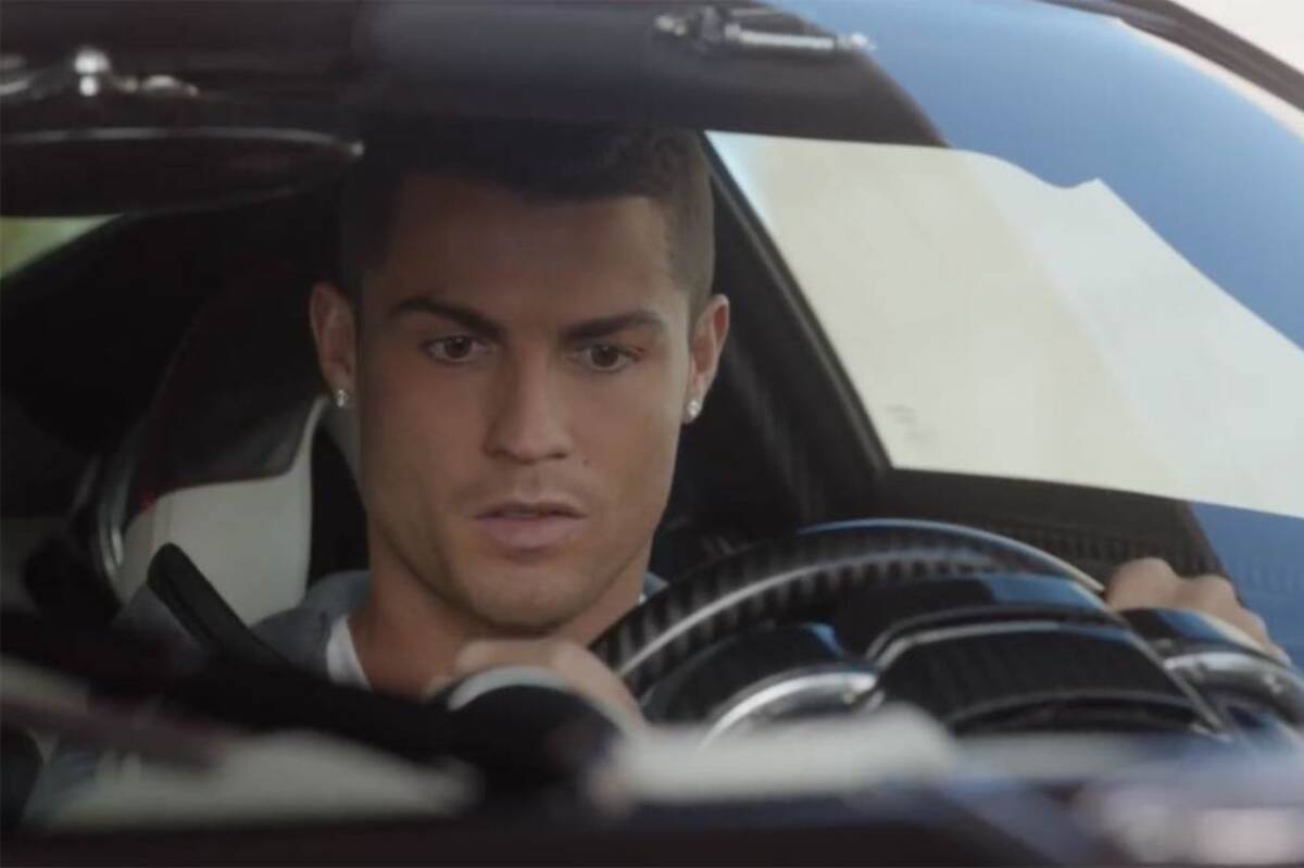 En pérdida total quedó el Bugatti de Cristiano Ronaldo 1 En pérdida total quedó el Bugatti de Cristiano Ronaldo Hace poco se conoció que uno de los carros del futbolista portugués, Cristiano Ronaldo, colisionó con una casa y terminó en perdida total.