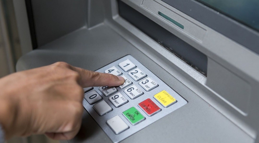 A hombre le pagaron millonada por error y ahora no quiere devolver el dinero 6 A hombre le pagaron millonada por error y ahora no quiere devolver el dinero En los últimos días, un insólito hecho se presentó en una empresa de alimentos, cuando por error se le pagó a uno de sus empleados una millonaria suma de dinero, que luego el hombre retiró y desapareció.