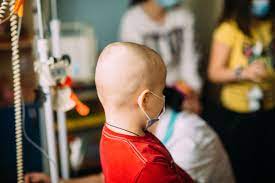 MinSalud reglamentó ley para facilitar atención de niños con cáncer El Ministerio de Salud reglamentó el artículo 2 de la llamada Ley Jacobo, con la que se busca priorizar el flujo de recursos a los prestadores de servicios de salud de menores de edad con presunción o diagnóstico confirmado de cáncer para así agilizar su atención en salud.