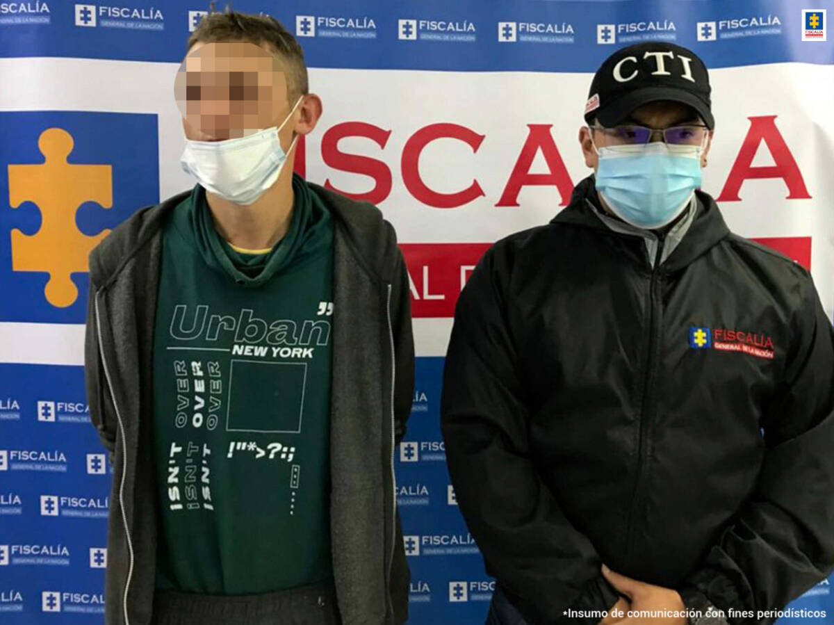 A la cana hombre que atacó a su expareja con ácido en Bogotá 8 A la cana hombre que atacó a su expareja con ácido en Bogotá En las últimas horas, la Fiscalía General de la Nación logró que un juez con función de control de garantías impusiera medida de aseguramiento privativa de la libertad en centro carcelario a un hombre señalado de haber abusado sexualmente de su expareja sentimental y de atacarla con ácido.