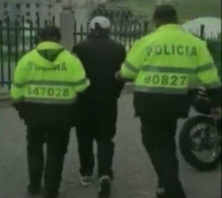 Capturan a presunto homicida en Usme 1 Capturan a presunto homicida en Usme Un sujeto señalado de haber asesinado a un ciudadano en el barrio Danubio Azul (Usme), y que estaba siendo buscado por las autoridades desde el pasado 14 de abril, fue capturado en las últimas horas cuando se estaba trasteando.