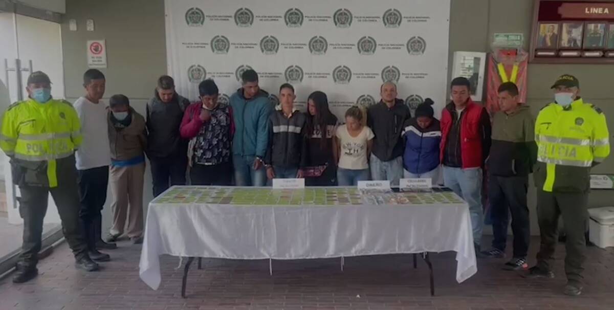 Cayeron 12 personas que comercializaban tarjetas y pasajes de SITP en Ciudad Bolívar En las últimas horas la Policía Metropolitana de Bogotá informó que se realizó la captura de 12 personas por el delito de fraude y estafa en el sur de la ciudad.