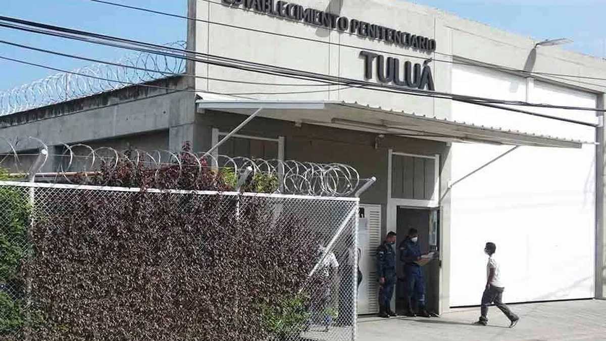 Asciende a 52 el número de muertos en incendio en la cárcel de Tuluá 1 Asciende a 52 el número de muertos en incendio en la cárcel de Tuluá En el momento, se conoció que la cifra de muertos tras un incendio en la cárcel de Tulúa, ascendió a 52 y se registran cerca de 34 heridos.