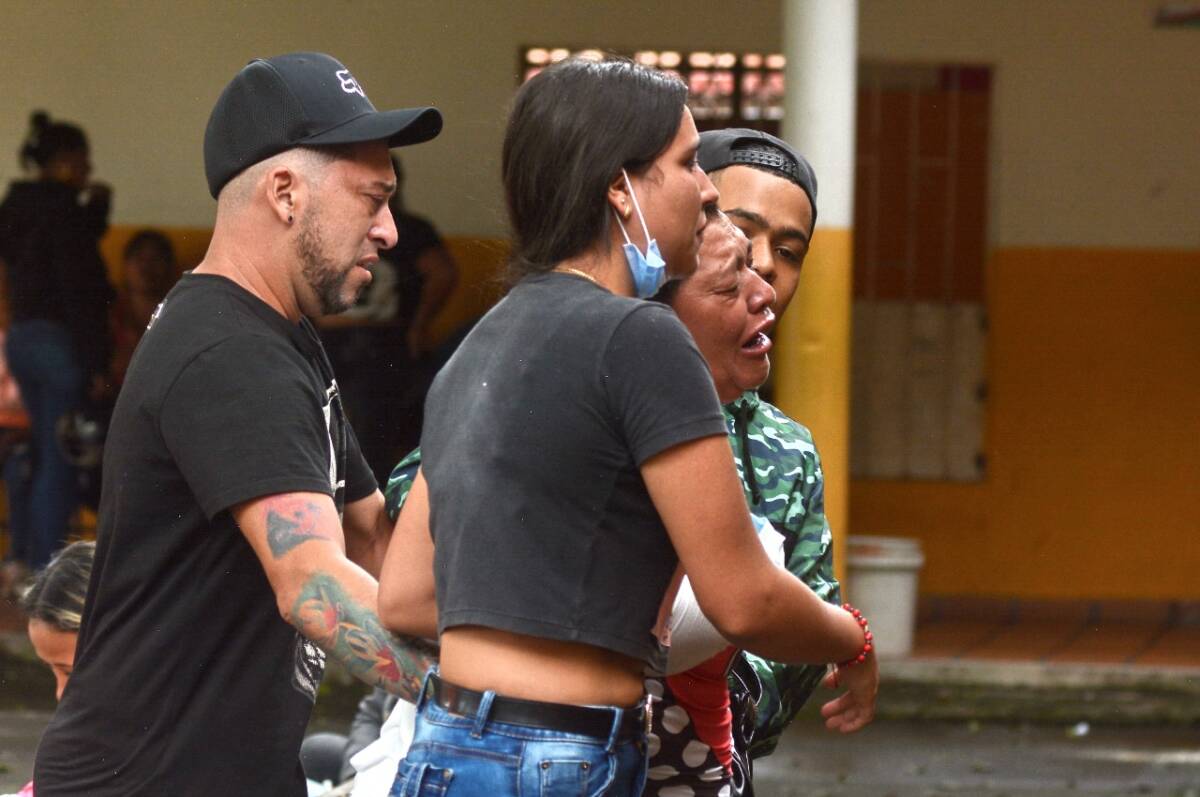 Así han transcurrido las horas desde que ardió el pabellón 8 de la cárcel de Tuluá 7 Así han transcurrido las horas desde que ardió el pabellón 8 de la cárcel de Tuluá Lo ocurrido en la cárcel del Tuluá es una tragedia jamás vivida en una cárcel de Colombia: 51 muertos y 24 heridos, dan cuenta de la voracidad con que las llamas consumieron el lugar. La identificación de las víctimas tardará varios días.