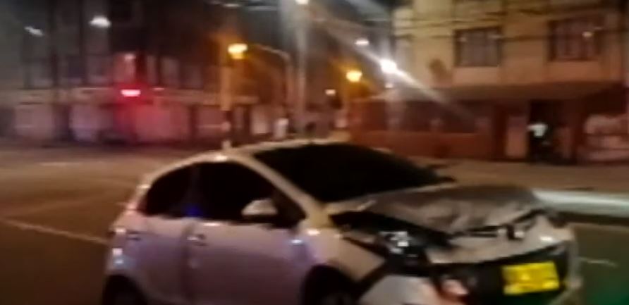 Patrulla de la Policía estuvo involucrada en aparatoso accidente de tránsito en Los Mártires 1 Patrulla de la Policía estuvo involucrada en aparatoso accidente de tránsito en Los Mártires En horas de la noche de ayer se presentó un aparatoso accidente entre un vehículo particular y una patrulla de la policía en la localidad de Los Mártires.