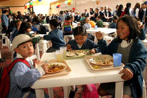 Cierre de comedor comunitario afectó a 20.000 personas en Bogotá 1 Cierre de comedor comunitario afectó a 20.000 personas en Bogotá Desde hace dos semanas el cierre de un comedor comunitario ha afectado a más de 20.000 personas en el barrio La Sierra, en la localidad de San Cristóbal.