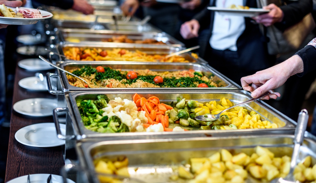 Cierre de comedor comunitario afectó a 20.000 personas en Bogotá 3 Cierre de comedor comunitario afectó a 20.000 personas en Bogotá Desde hace dos semanas el cierre de un comedor comunitario ha afectado a más de 20.000 personas en el barrio La Sierra, en la localidad de San Cristóbal.