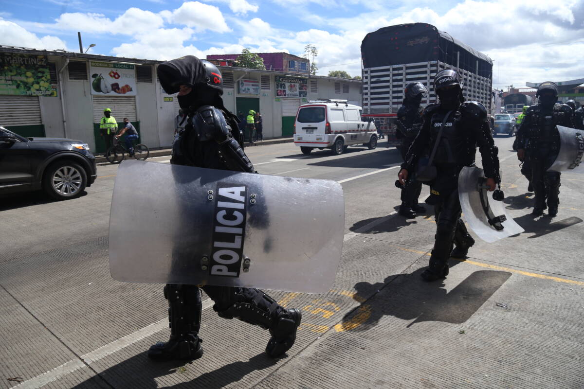 Misteriosa muerte de trabajador en Corabastos 1 Misteriosa muerte de trabajador en Corabastos El conductor de un camión fue hallado sin vida al interior de su vehículo luego de descargar varios productos en la central mayorista de Corabastos (Kennedy).