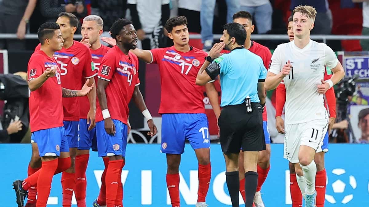 Costa Rica, dirigida por Luis Fernando Suárez, irá a Catar 1 Costa Rica, dirigida por Luis Fernando Suárez, irá a Catar La Selección de Costa Rica logró vencer este martes en la fase de 'repechaje' 1-0 a Nueva Zelanda y alcanzó su cupo en el Mundial Qatar 2022.