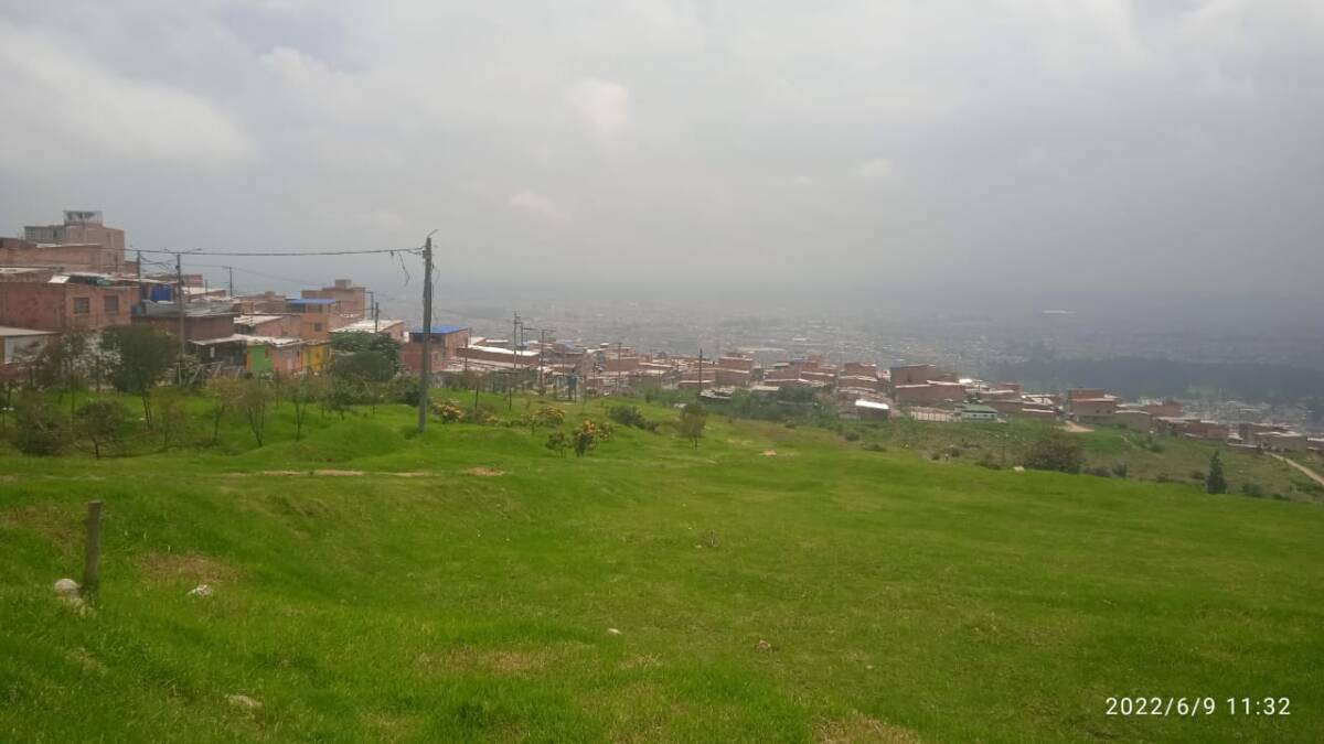 Hallan cuerpo en parque Altos de la Estancia, en Ciudad Bolívar 1 Hallan cuerpo en parque Altos de la Estancia, en Ciudad Bolívar La mañana del miércoles, tras el cambio del turno de vigilancia del parque zonal Altos de la Estancia, en Ciudad Bolívar, durante la primera ronda de vigilancia del día, un funcionario de seguridad del lugar notó que un hombre estaba tendido sobre el pasto ubicado en la parte de atrás.