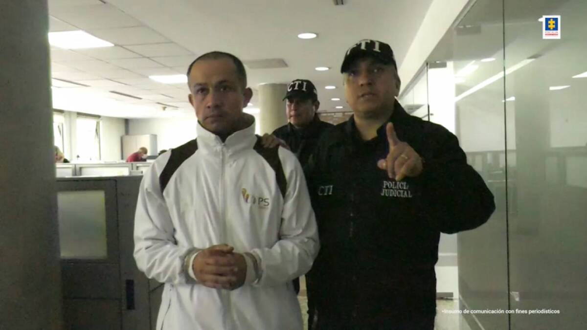 Torres habría matado a su cuñada por robarle sus ahorros A pocas horas de que Jonathan Torres firme un preacuerdo con la Fiscalía por el crimen de su propia cuñada, la psicóloga Adriana Pinzón, se conocieron nuevos y escabrosos detalles detrás de este caso que ha conmocionado al país.