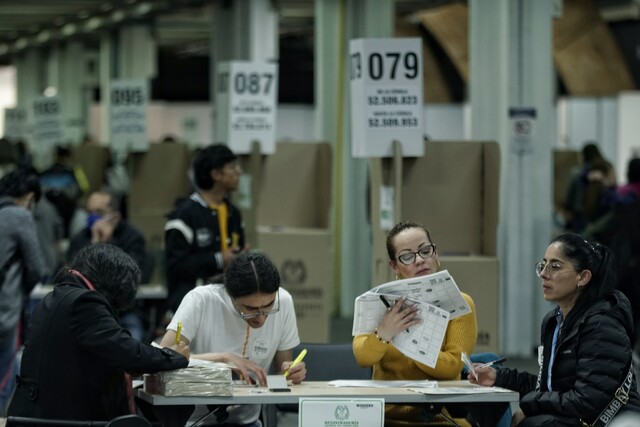 ¡Abrieron las urnas para la segunda vuelta de elecciones presidenciales! 1 ¡Abrieron las urnas para la segunda vuelta de elecciones presidenciales! En todo el territorio nacional ya están abiertas las urnas para que usted salga a votar en esta segunda vuelta de elecciones presidenciales y elija al que será el próximo mandatario del país.