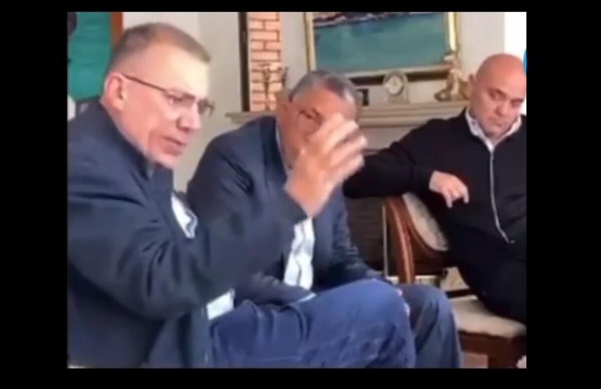 Los videos de Roy Barreras y el Pacto Histórico que alborotaron el avispero En la noche de este miércoles se conocieron varios videos, a través de las redes sociales y sin fecha específica, en donde se observa a Roy Barreras, jefe de debate de la campaña de Gustavo Petro, planeando la forma de desmontar la amenaza que representaba la candidatura de Alejandro Gaviria.